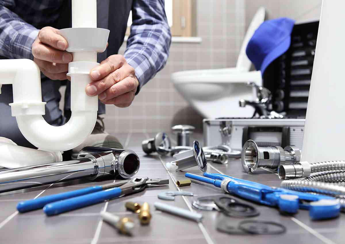 https://plumbingatitsbestinc.com/wp-content/uploads/2018/10/inner_professionals_01.jpg